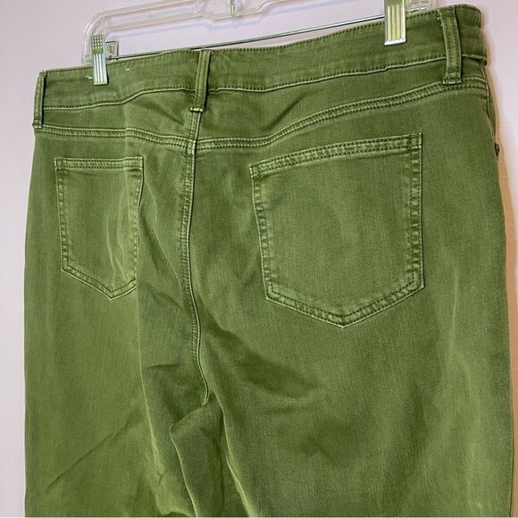 Chico's So Slimming Girlfriend Slim Leg Crop Chino Green Embroidered Size 12 - Picture 8 of 13